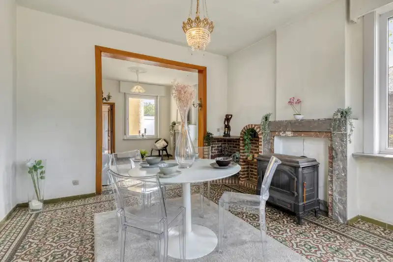 Charmante halfopen woning met authentieke elementen en prachtig zicht op de weilanden foto 5