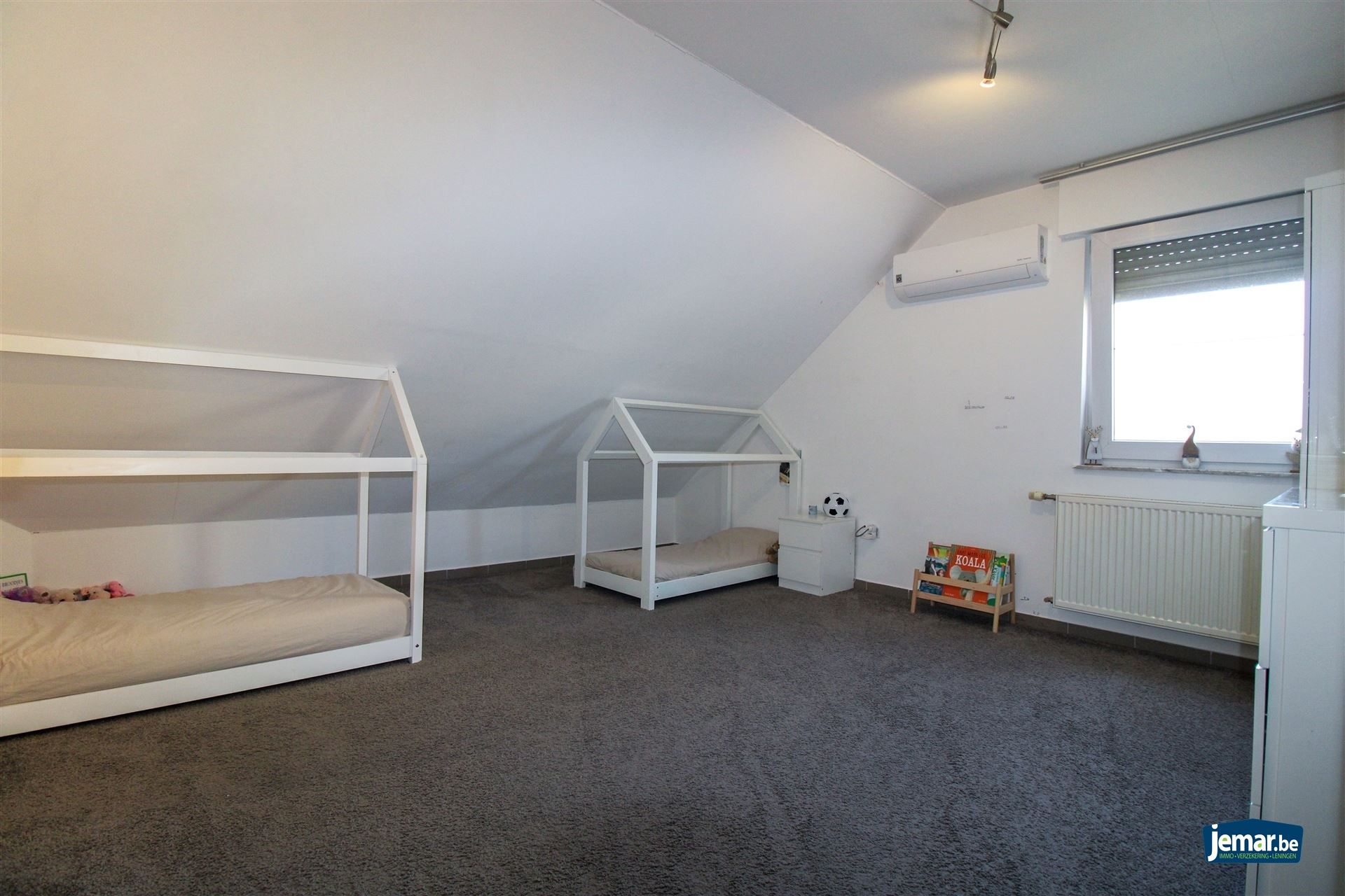 Instapklare gezinswoning met 4 slaapkamers, 2 badkamers in kindvriendelijke, rustige omgeving! foto 17