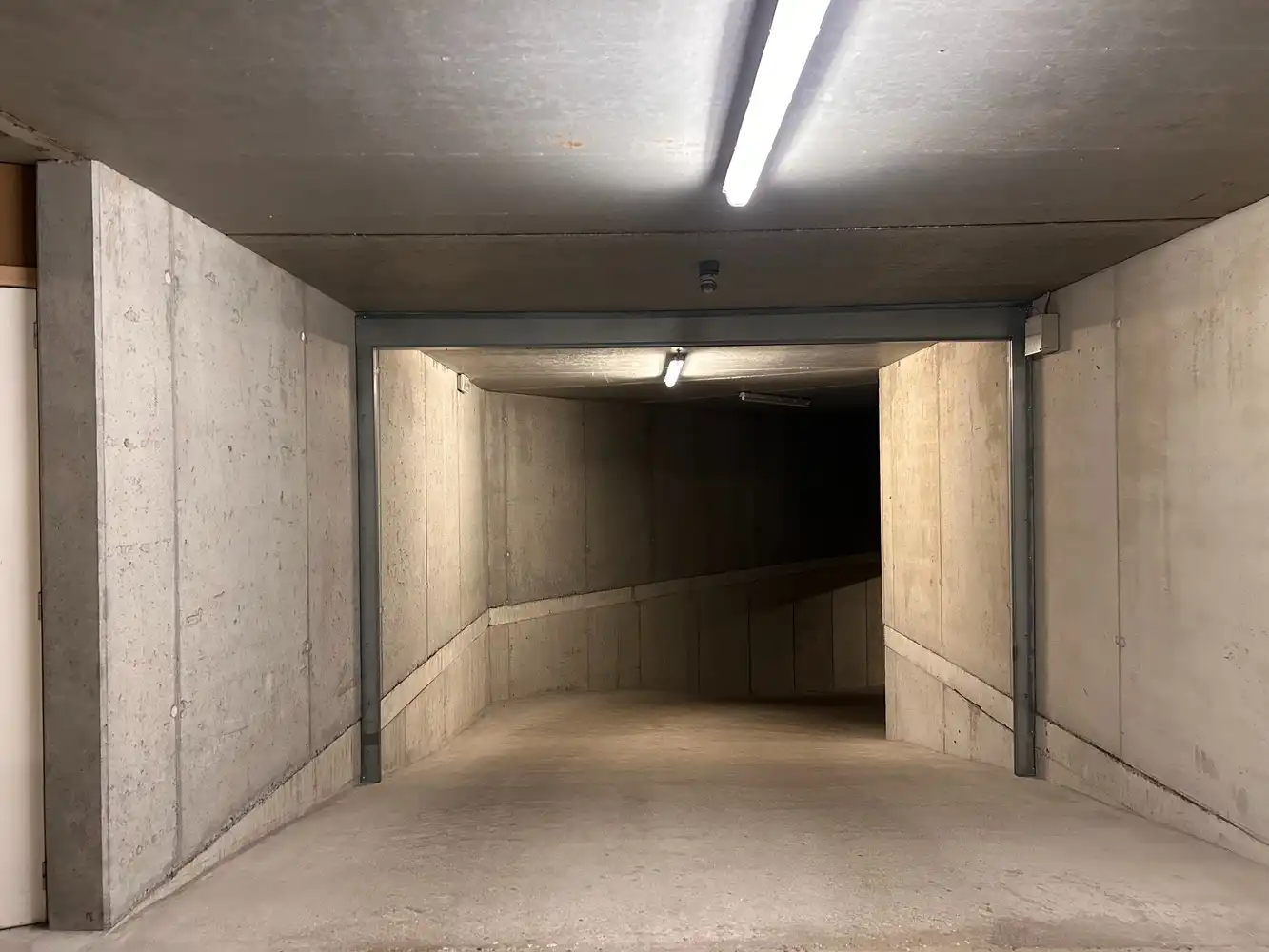 Ruime garagebox in het Zoute foto 4