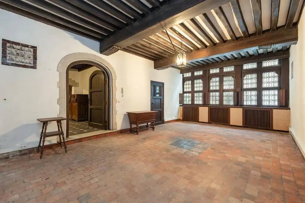  Uniek, karaktervol 16e eeuws gebouw in hartje centrum foto {{pictureIndex}}