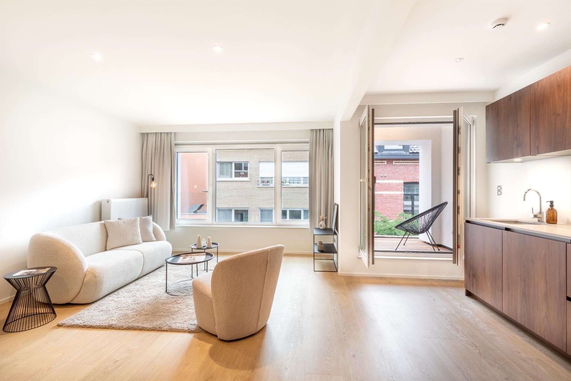 Prachtig gerenoveerd appartement met 2 slaapkamers foto 2