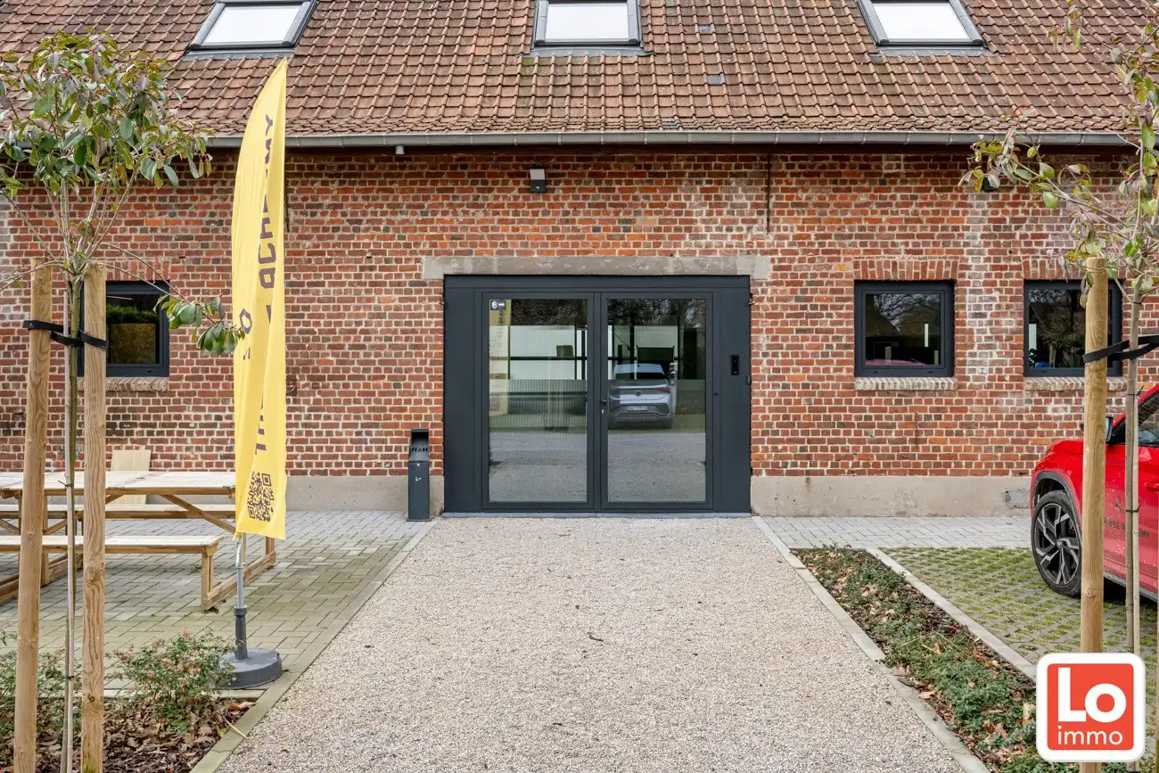 Energiezuinige kantoorruimte van 332m² in totaal gerenoveerde Hoeve! foto 3