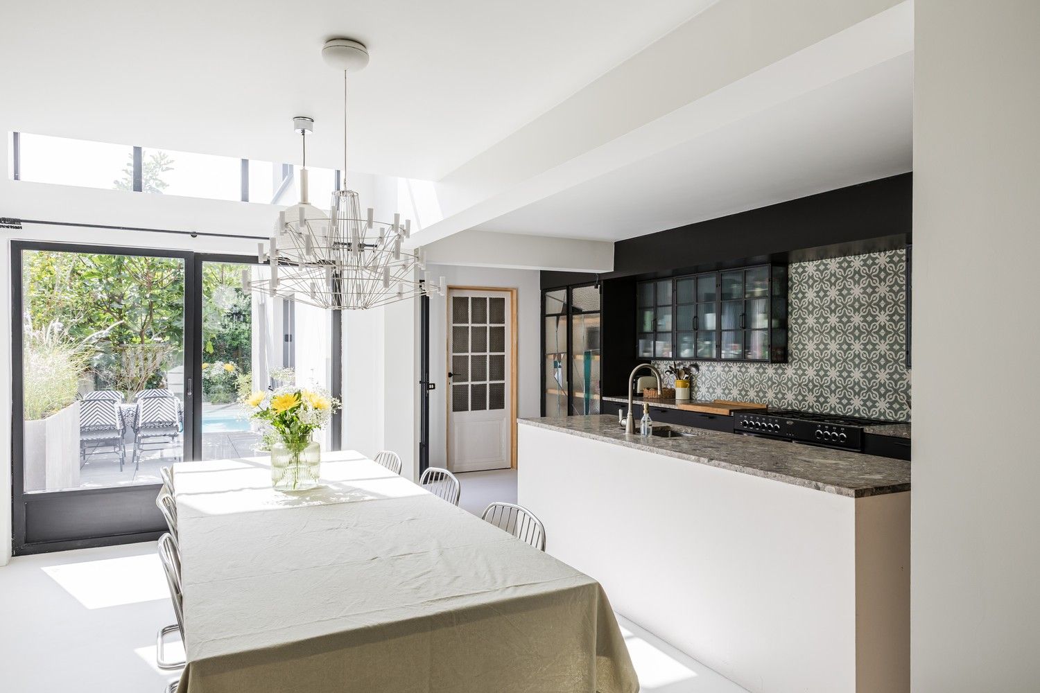 Buitengewoon royaal herenhuis centrum Gent met verwarmd buitenzwembad. foto 3