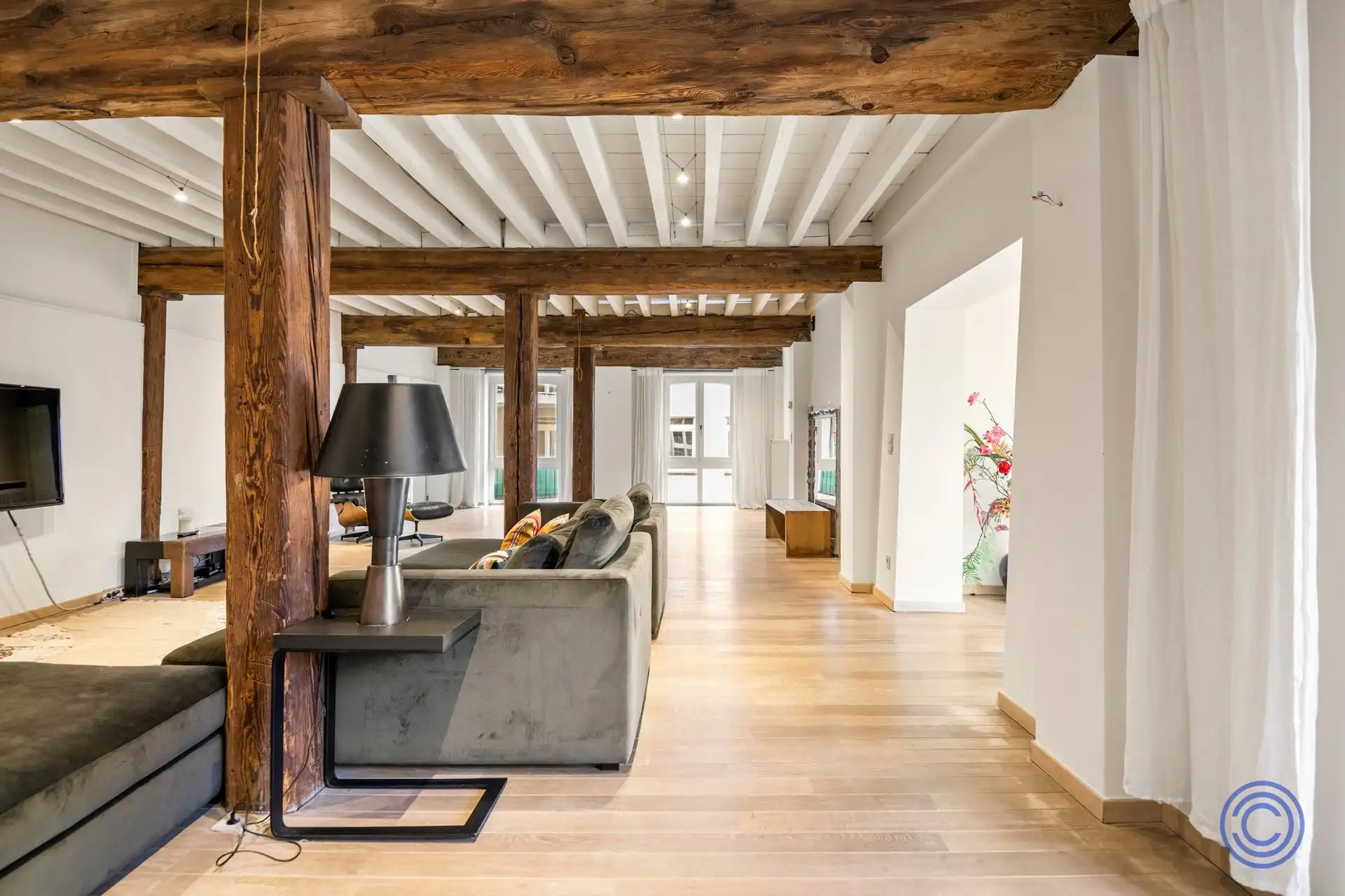 Karaktervol appartement van 195 m² met terras aan de voet van de kathedraal foto 9