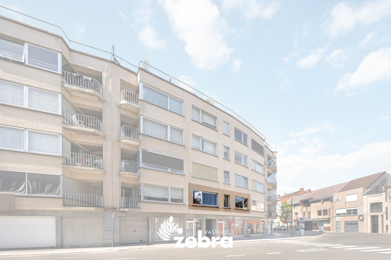 Instapklaar één-slaapkamerappartement in hartje Roeselare! foto 2