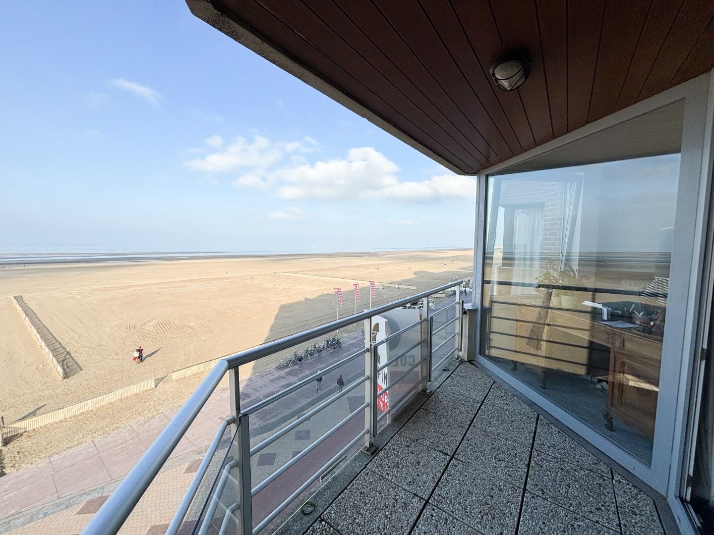 Appartement met frontaal zeezicht bij het Heldenplein foto 2