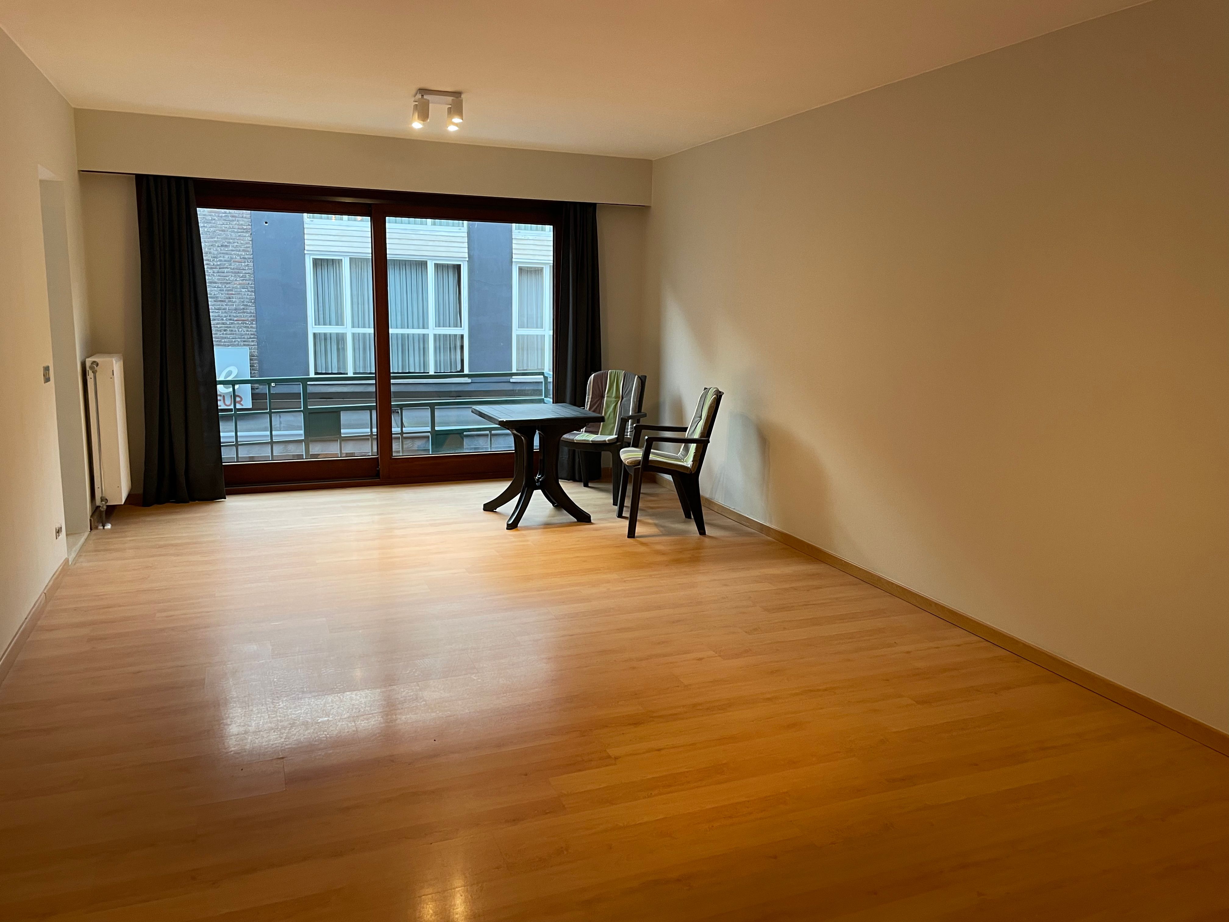 Gunstig gelegen instapklaar twee slaapkamer appartement + ruim terras foto 5