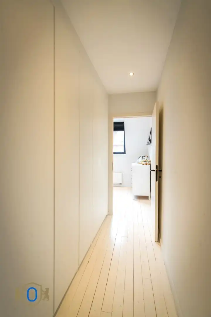 Halfopen 3-slpkr woning met tuin & carport foto 18