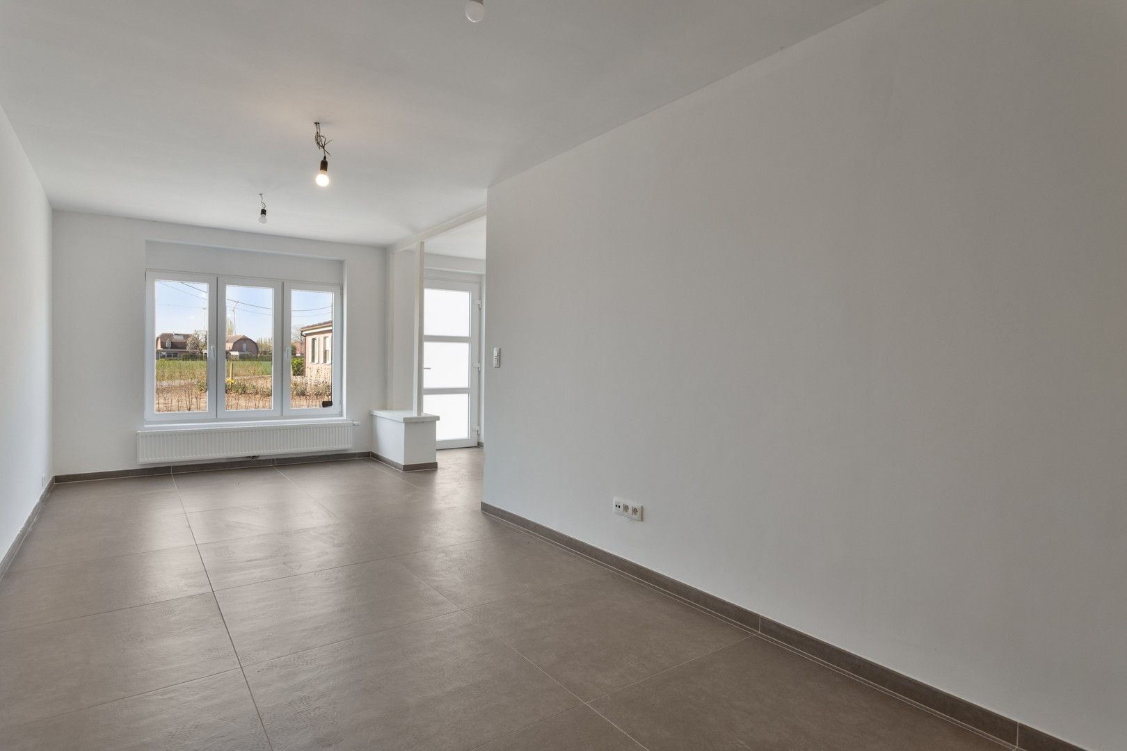 Recent gerenoveerde woning met groen zicht in Ruiselede foto 7