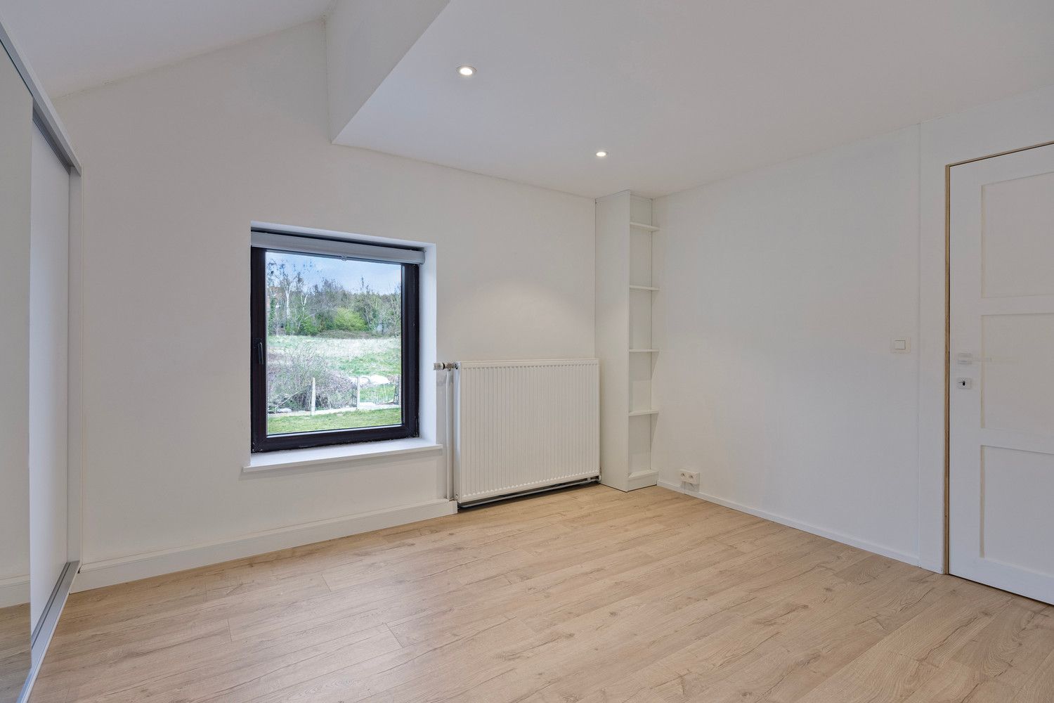 INSTAPKLARE EN VOLLEDIG GERENOVEERDE WONING TE DIEST! foto 18