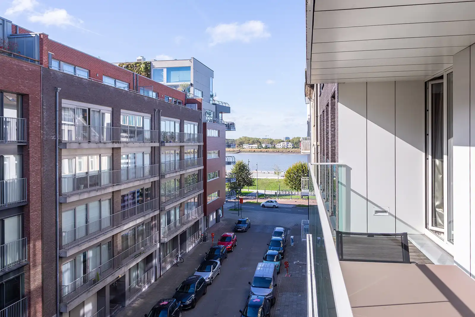 Luxueus en gemeubeld appartement met twee terrassen en parking op het Zuid foto 9