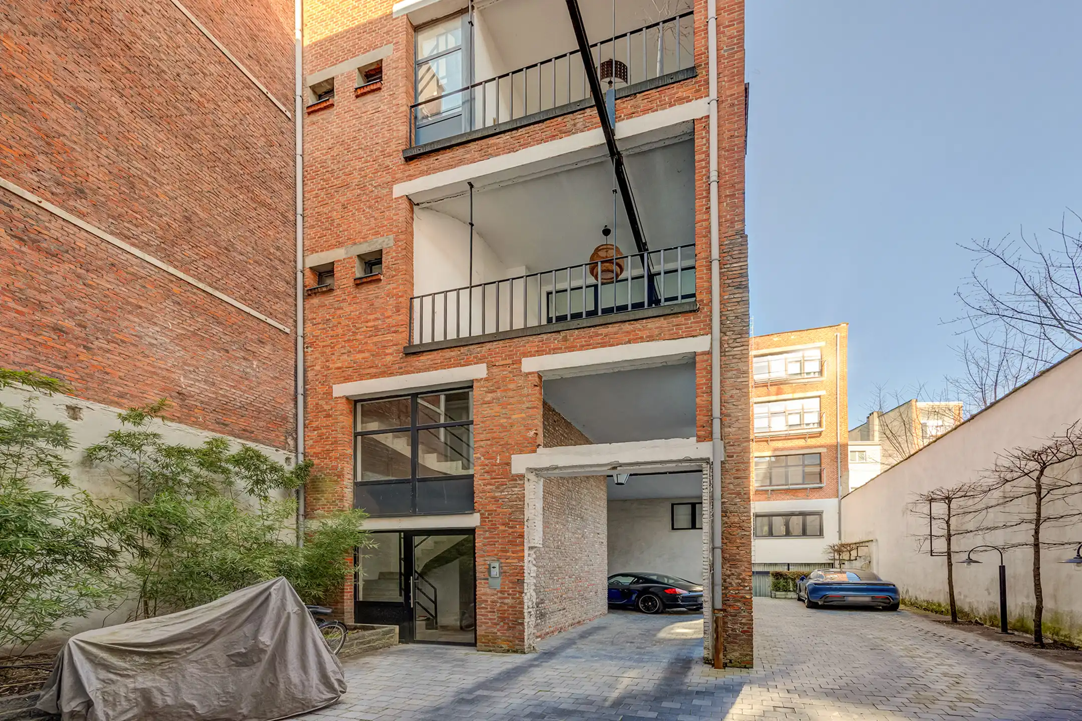 Ruim 2-slaapkamer appartement in achtergebouw foto 2