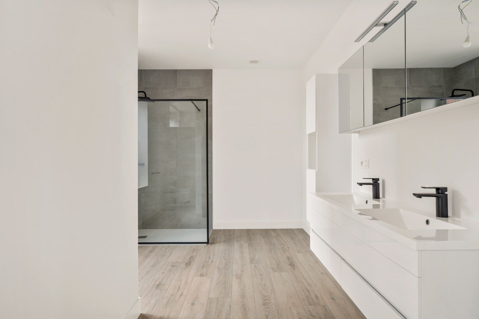 ENERGETISCHE HOOGSTAANDE GERENOVEERDE WONING MET VERWAMRD ZWEMBAD foto 18