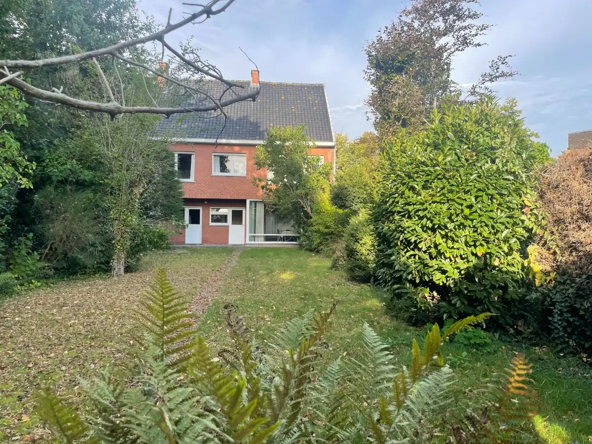 4-slpk EENGEZINSWONING + tuin foto 2