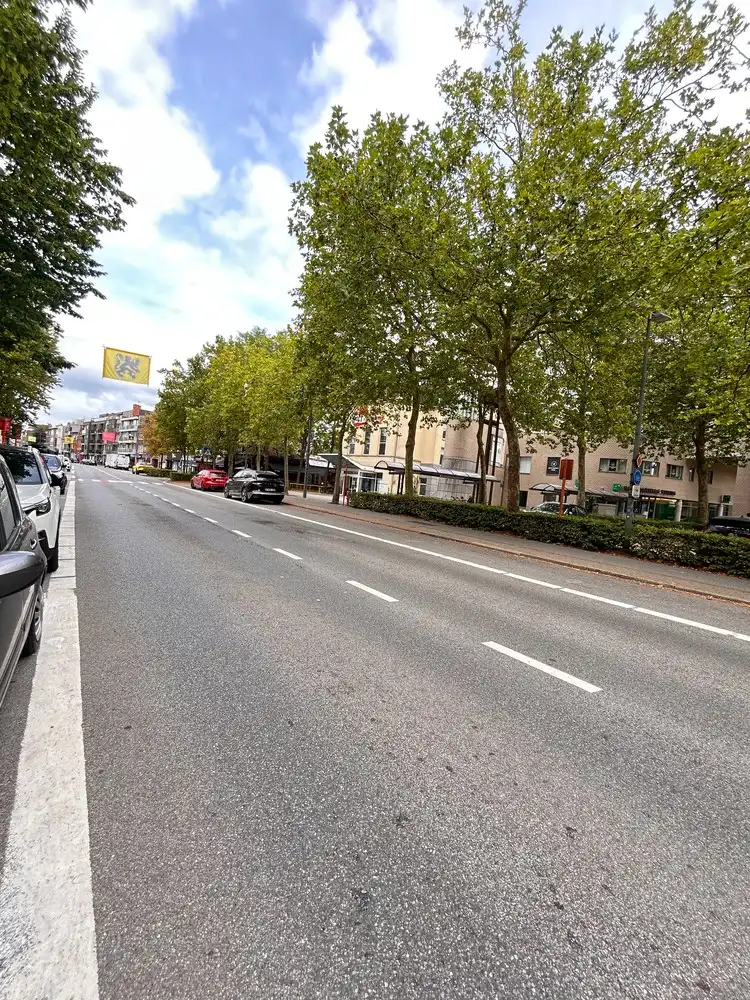 Pal in het bruisende centrum van Brasschaat gelegen 2 slaapkamerappartement in perfecte staat foto 23