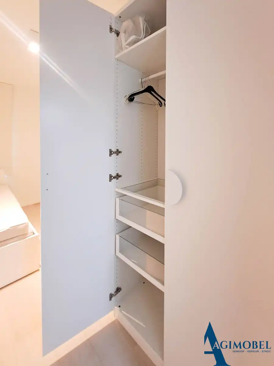Zonnig&nbsp; 2 slaapkamer-appartement met terras en open zicht op de Nellenslaan te Knokke foto 10