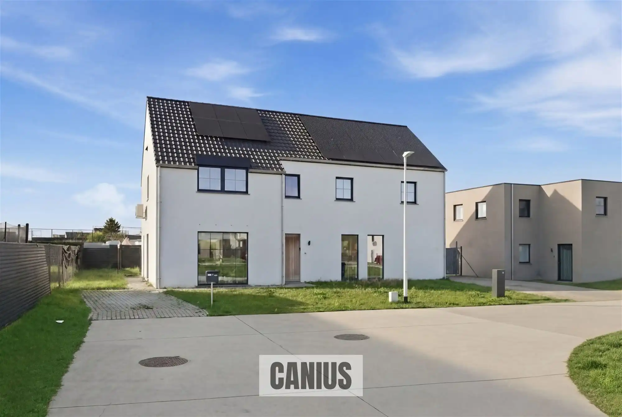 INSTAPKLARE WONING MET 3 SLKS & TUIN foto {{pictureIndex}}