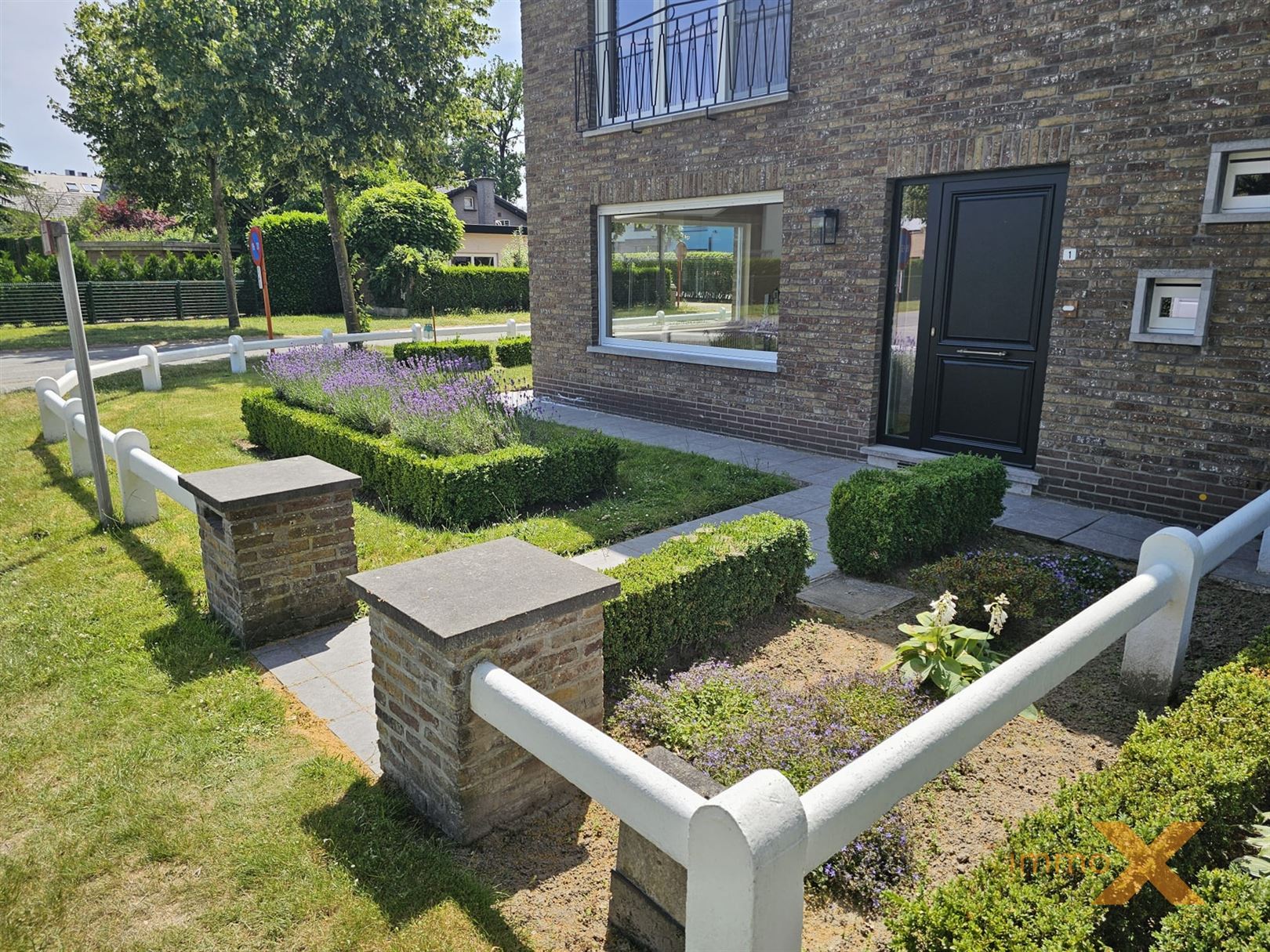GERENOVEERDE INSTAPKLARE WONING MET GARAGE foto 4