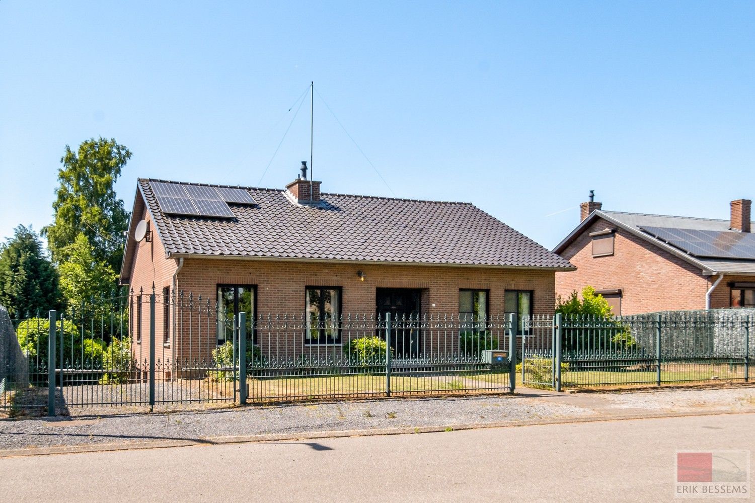 Vrijstaande woning uit 1981 op een ruim perceel in Rekem. Woonopp. 120 m² en perceel 1180 m². foto 34