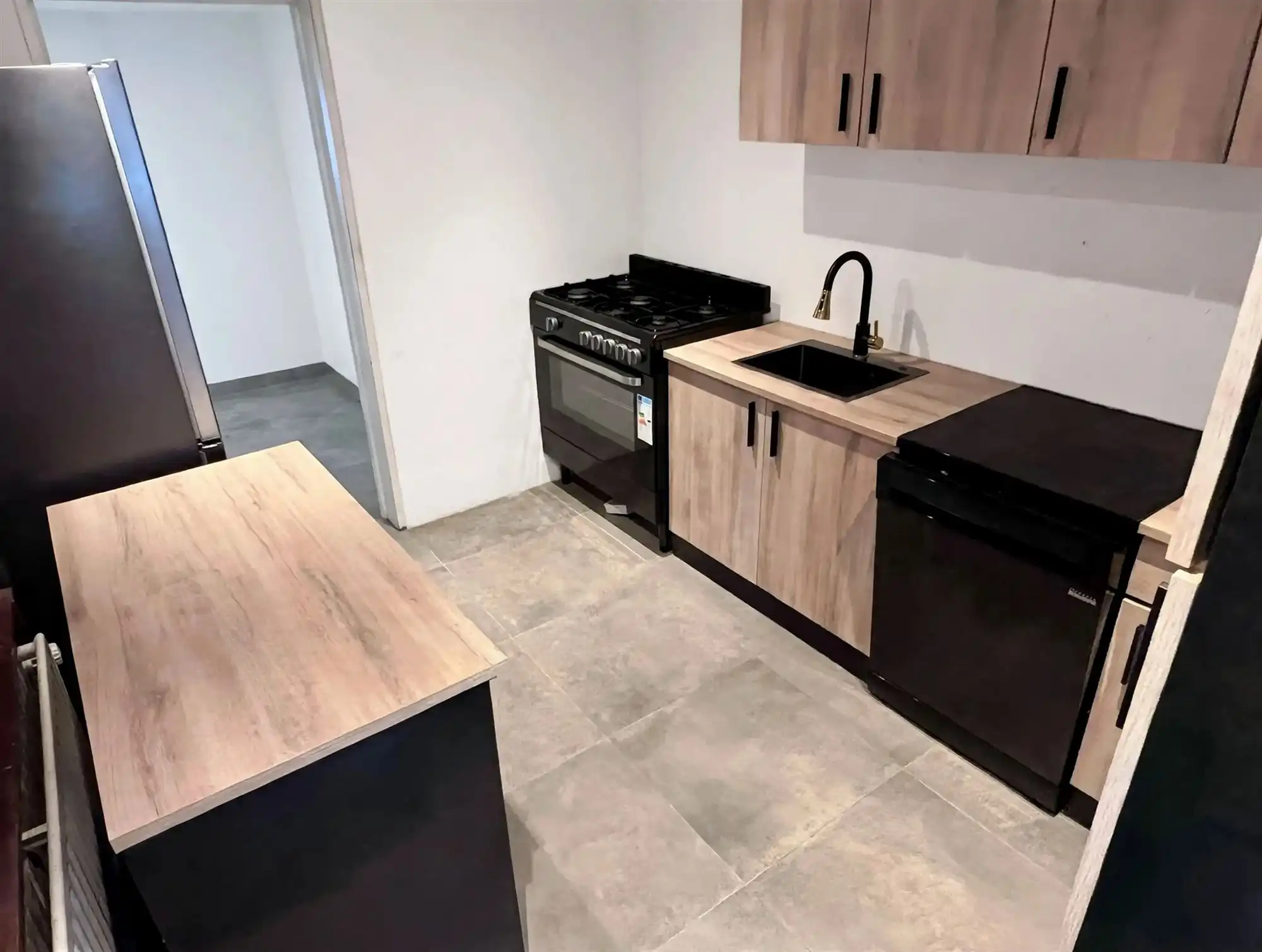ruime woning met 4 slaapkamers, tuin en achteringang. foto 10