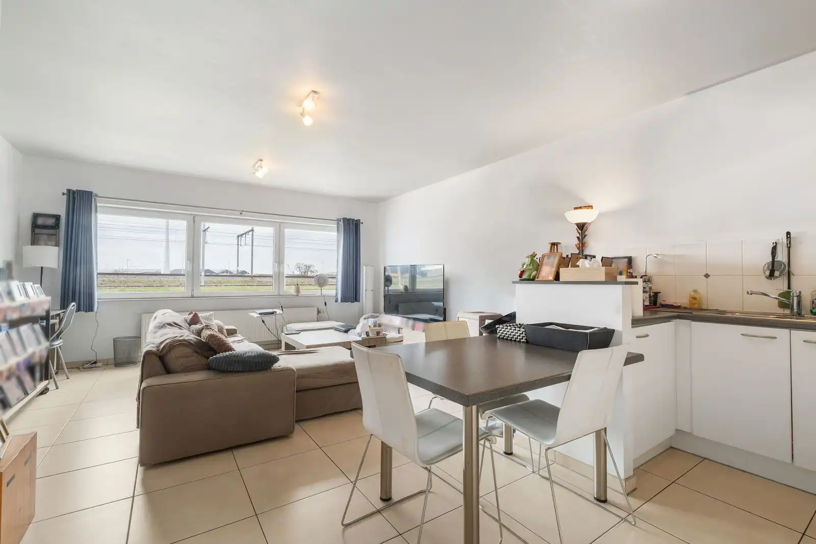 Lichtrijk appartement gelegen op de tweede verdieping foto 5