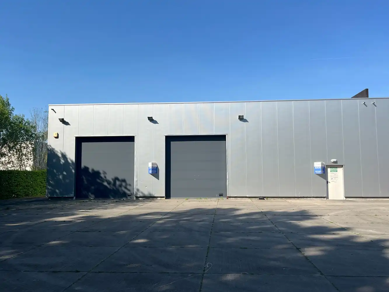 Bedrijfshal met terrein foto 5