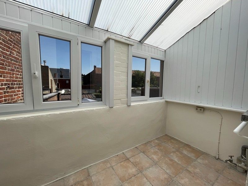 Gerenoveerd duplex appartement nabij centrum Roeselare! foto 7