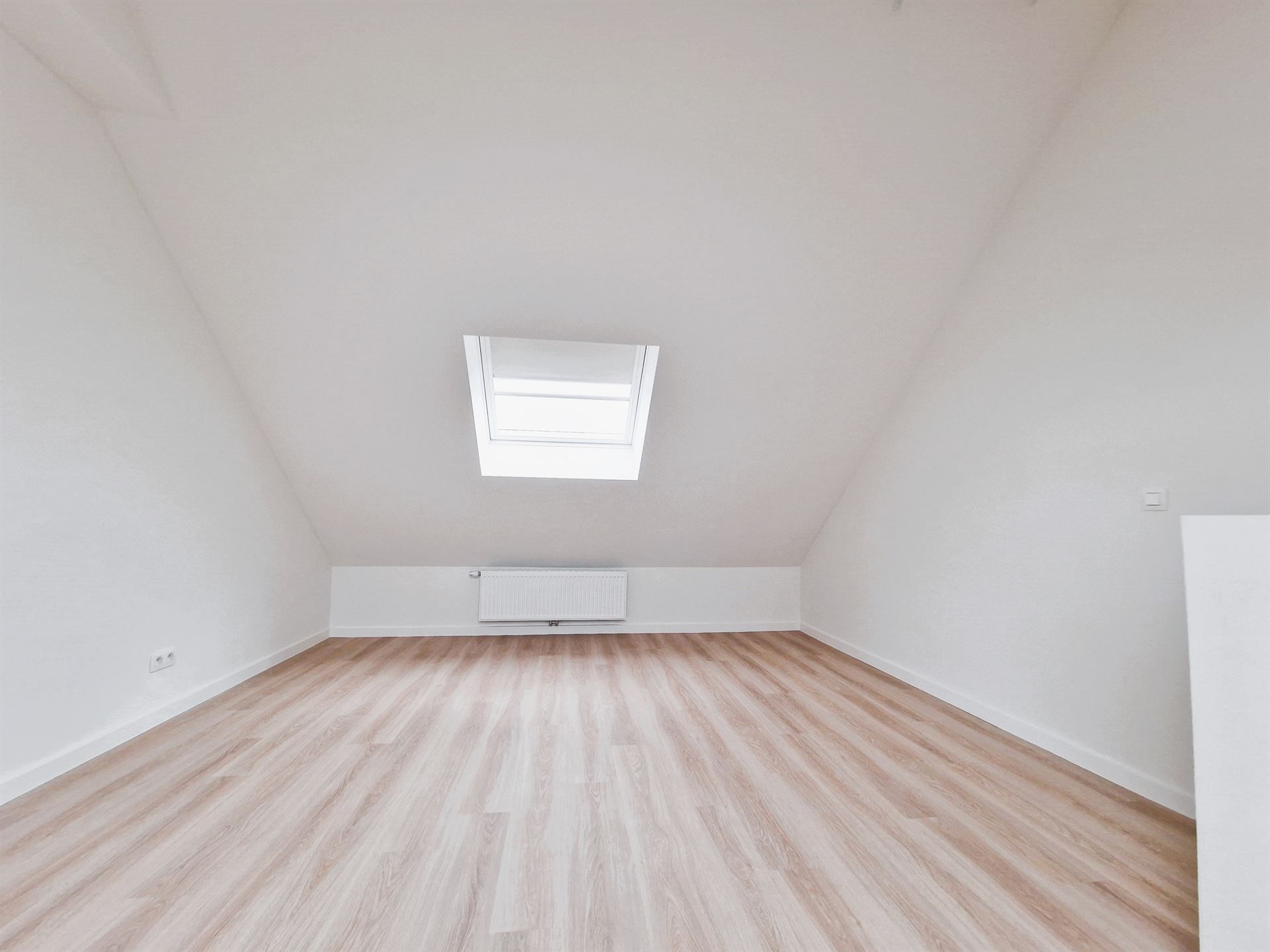 Gerenoveerde woning met 2 slpk en tuin foto 15