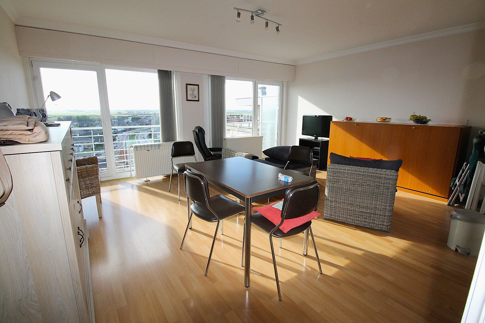 Gemeubeld appartement met een uitmuntend zicht op de polders foto 2