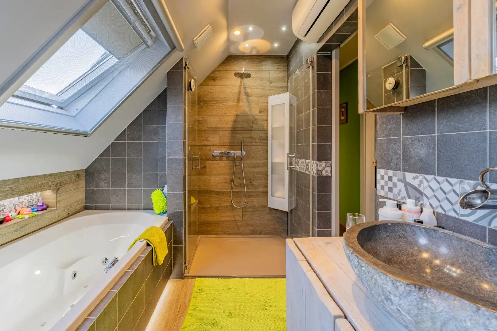 Gerenoveerde open bebouwing te koop te Lievegem foto 9