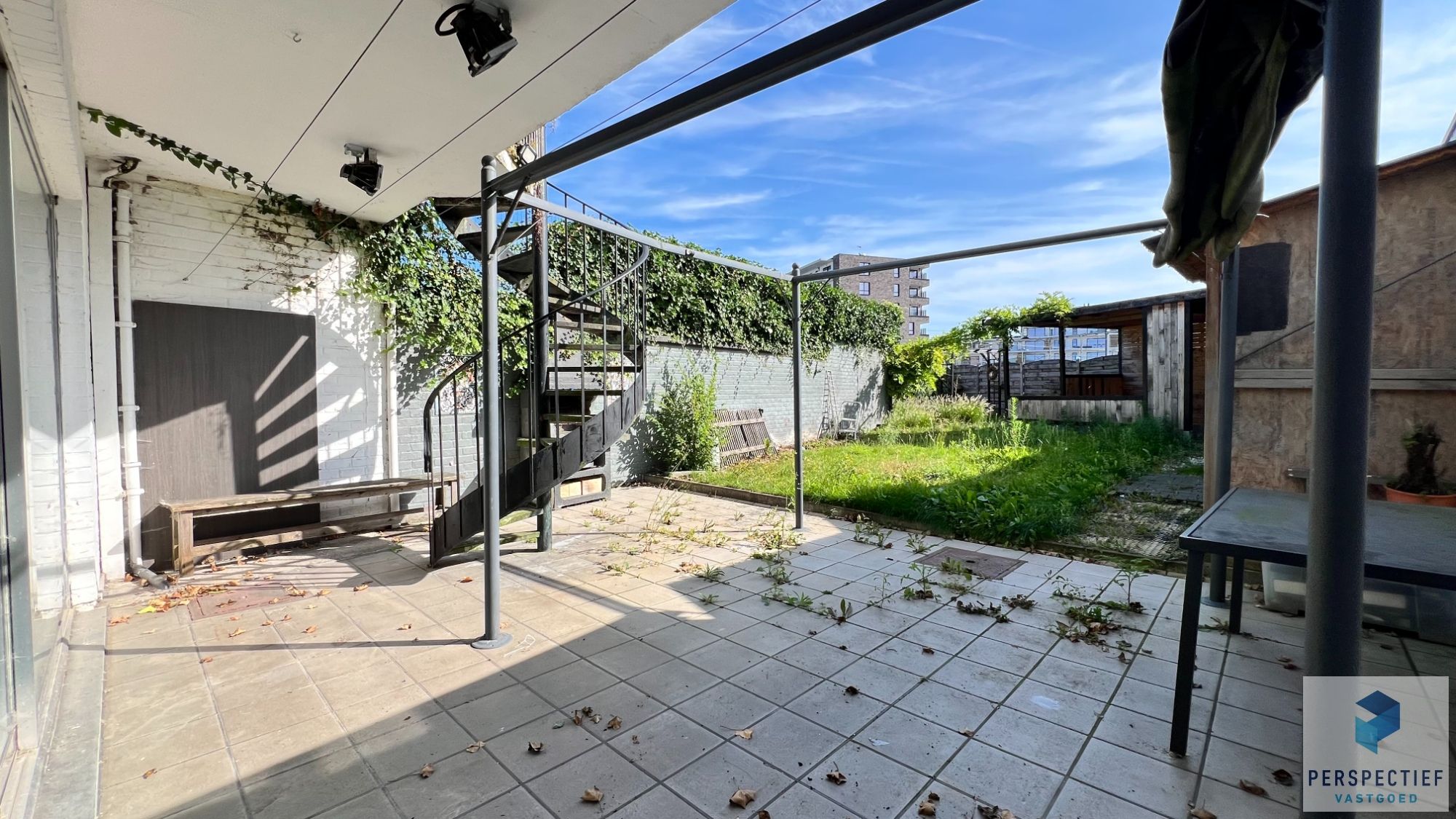 RUIME WONING met 4 SLPK, GROTE TUIN & 2 GROTE GARAGES foto 16