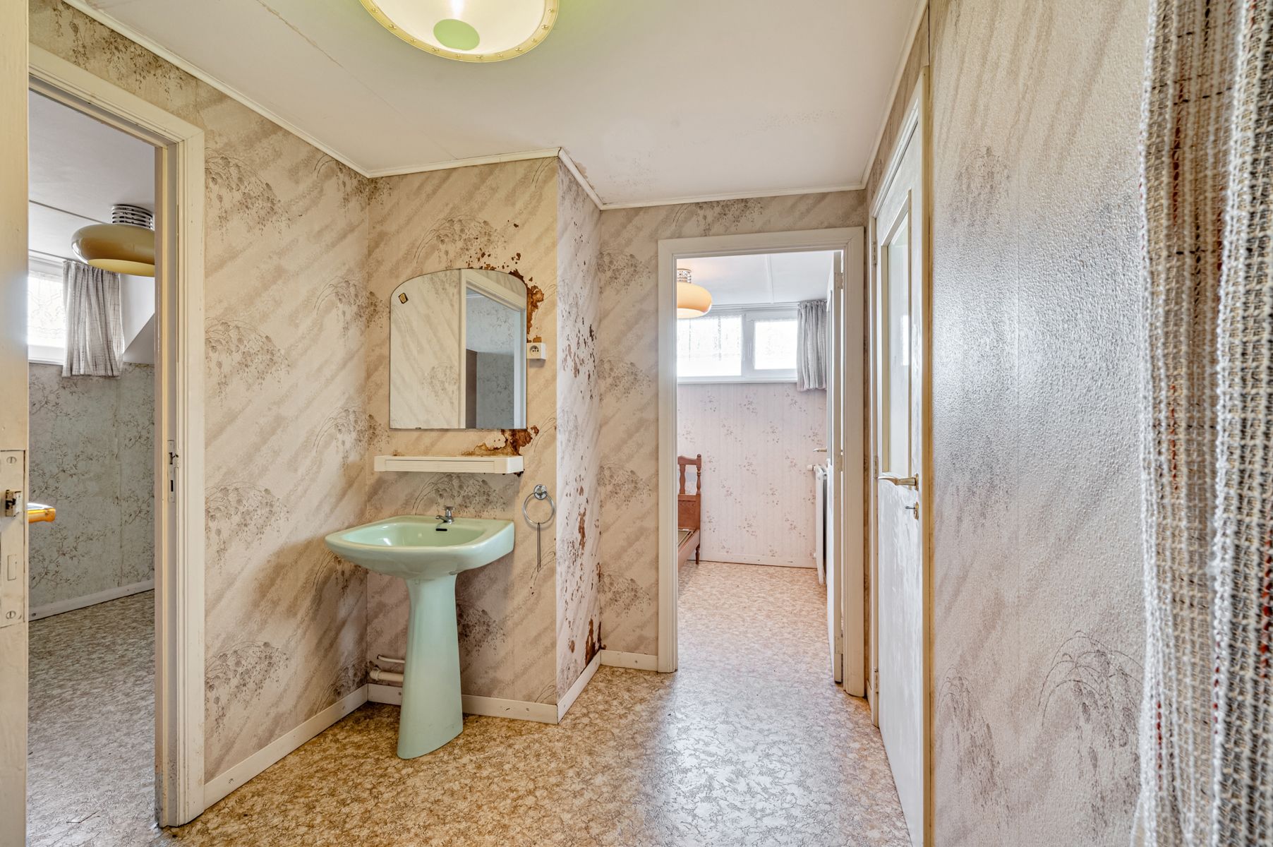 Ruime (handels) woning met groot werkhuis, tuin en garage foto 17