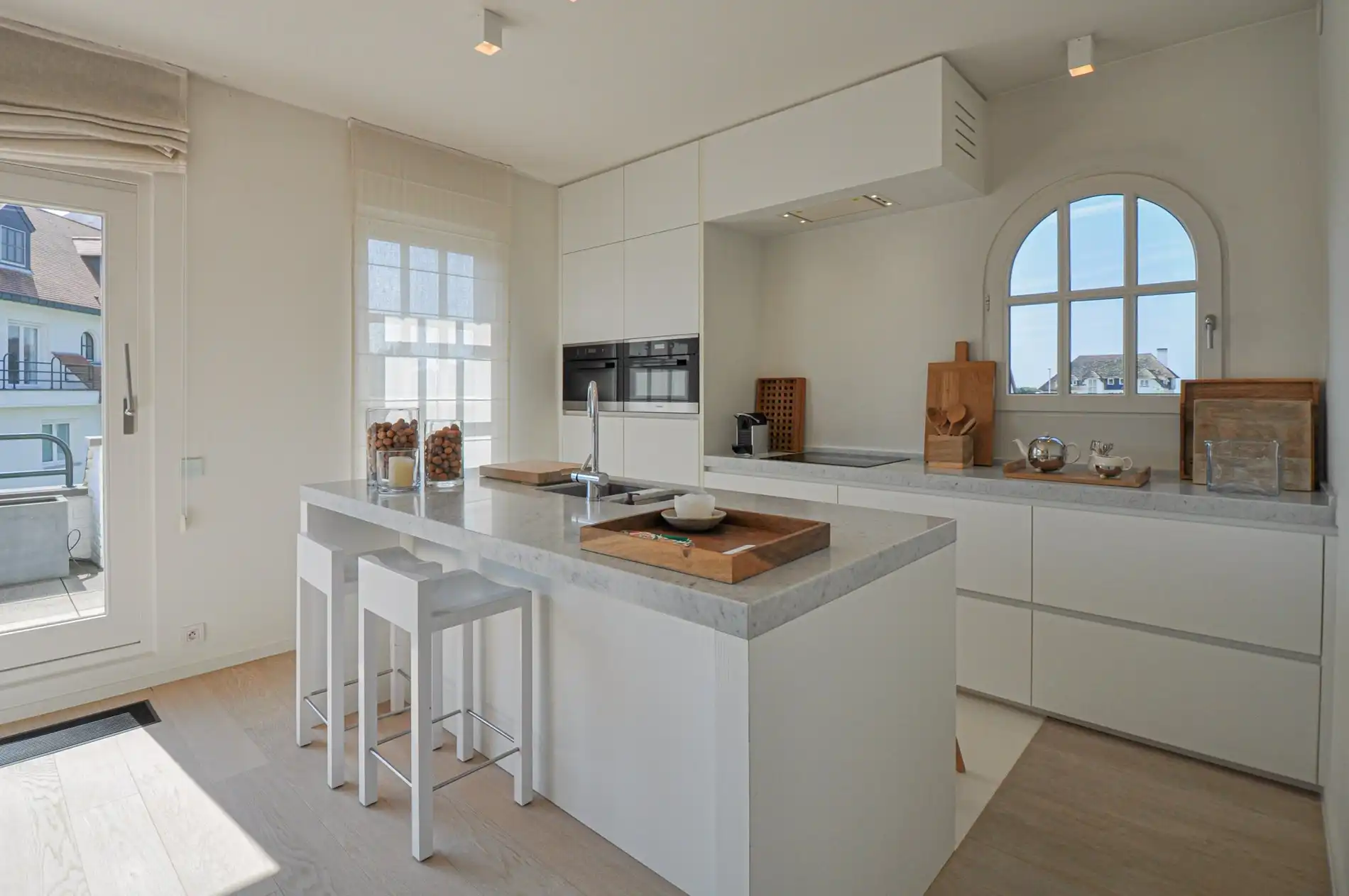 Subliem hoekappartement met ruime terrassen gelegen in het prestigieuze domein Tennis Garden. foto 15