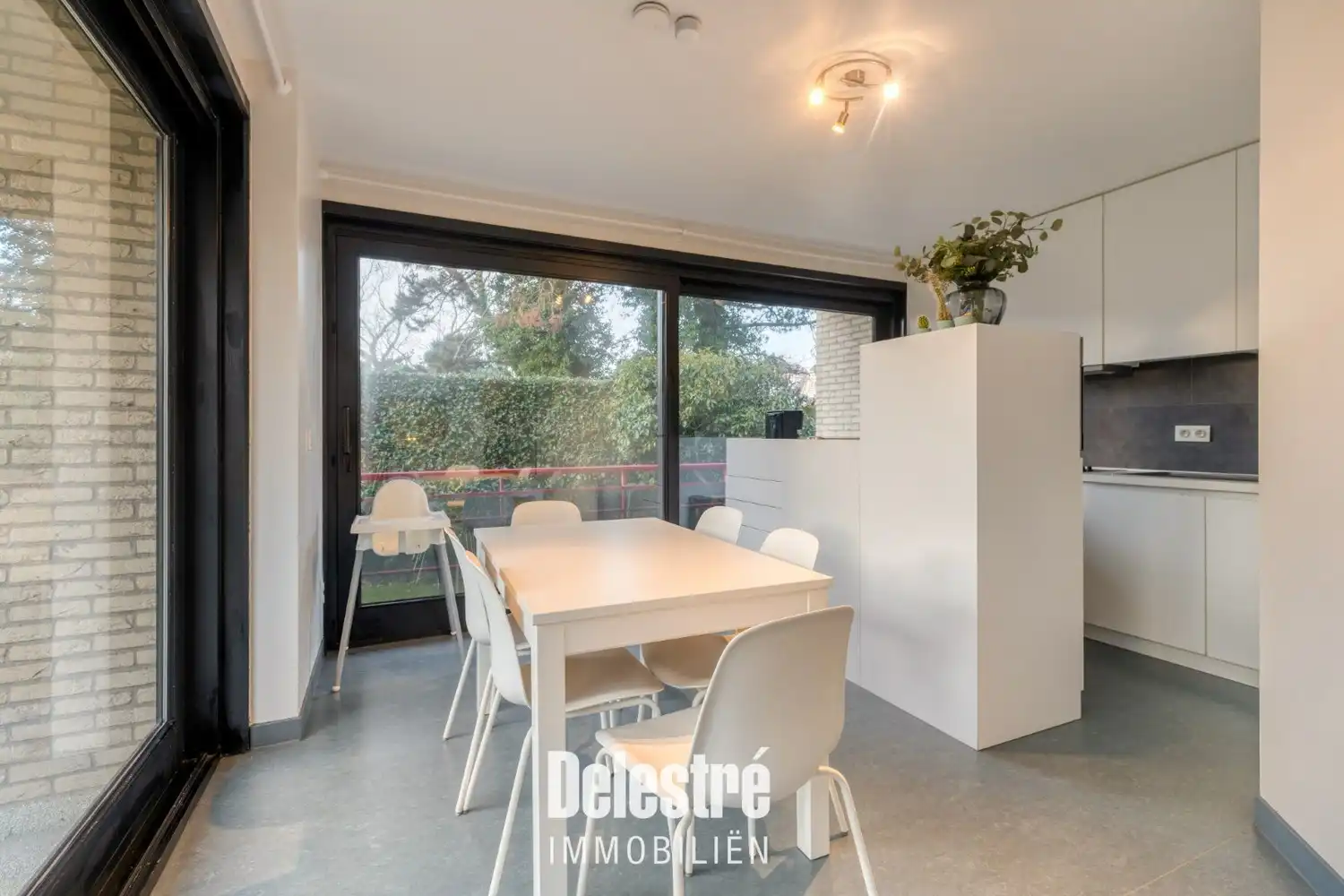 Commerciële topligging met woonst (vakantieappartement) op de Albert I Laan – Residentie Mirhras foto 7