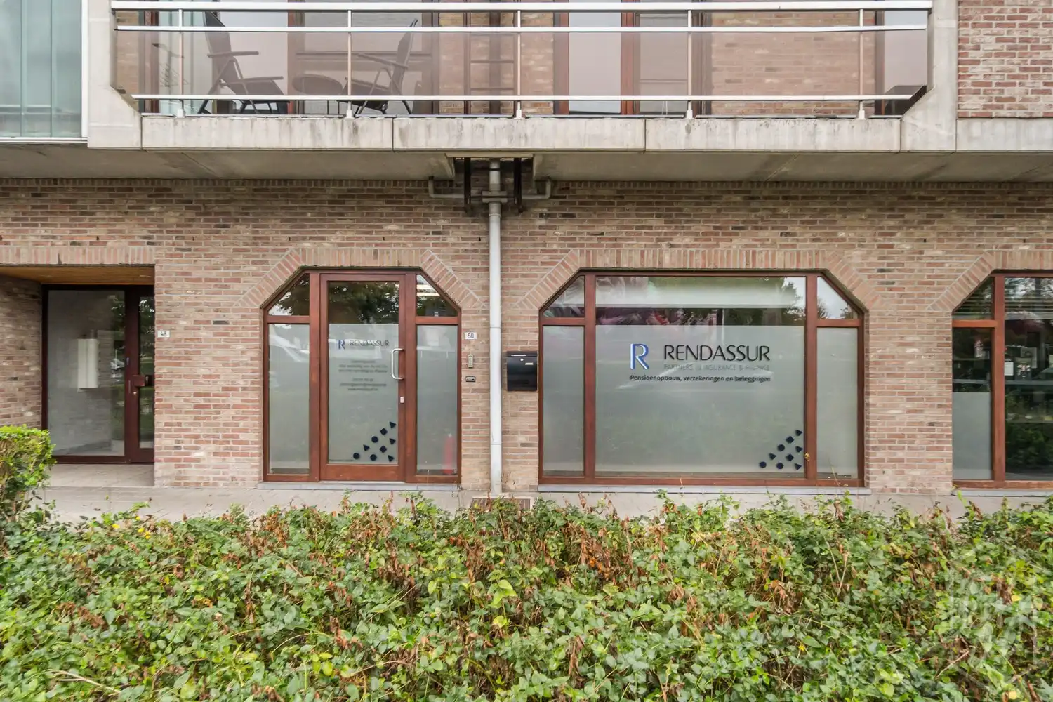 Instapklare kantoorruimte met parking voor de deur in Hasselt foto 21