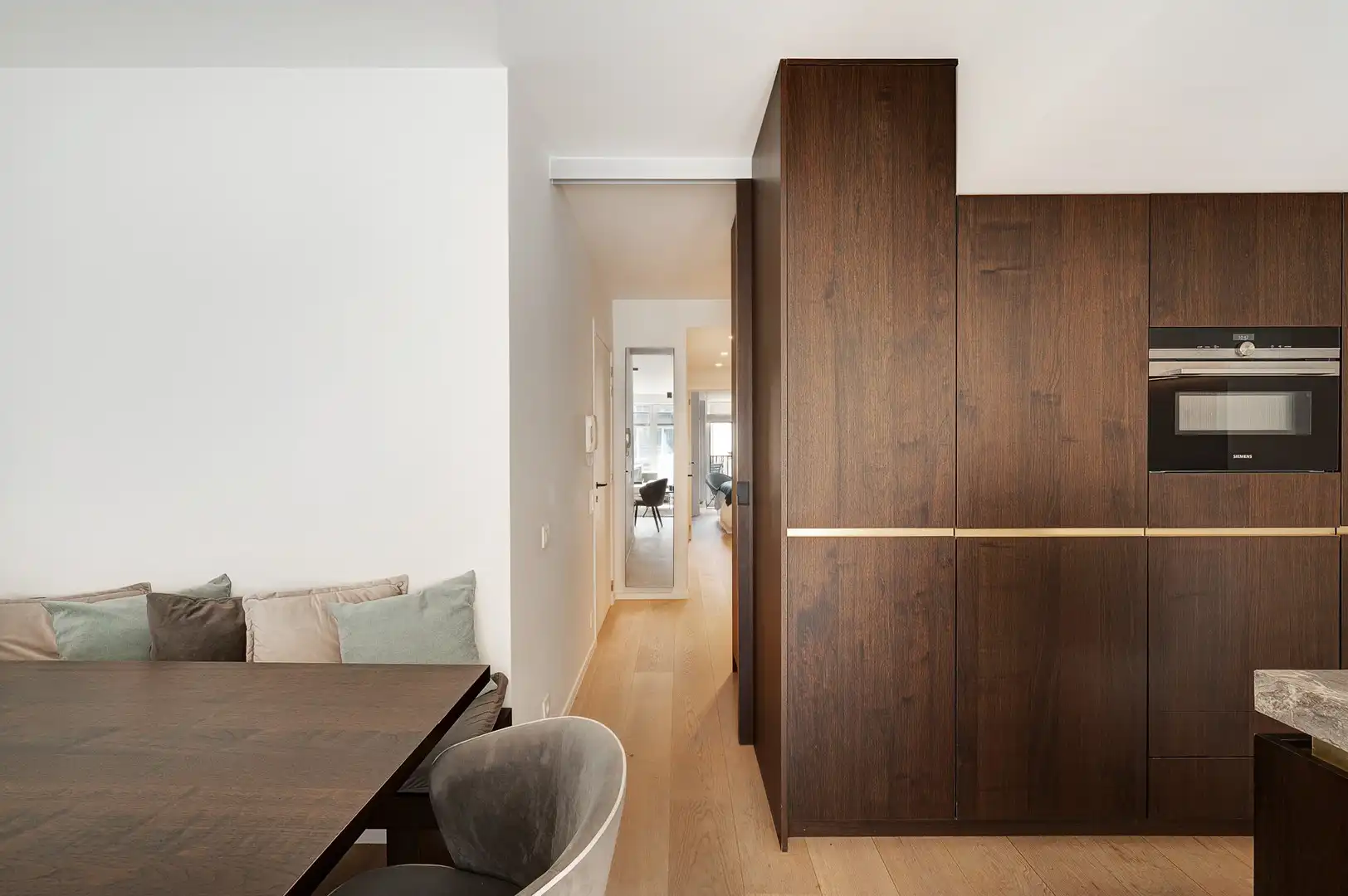 Luxueus gerenoveerd 3-slaapkamerappartement nabij zee. foto 15