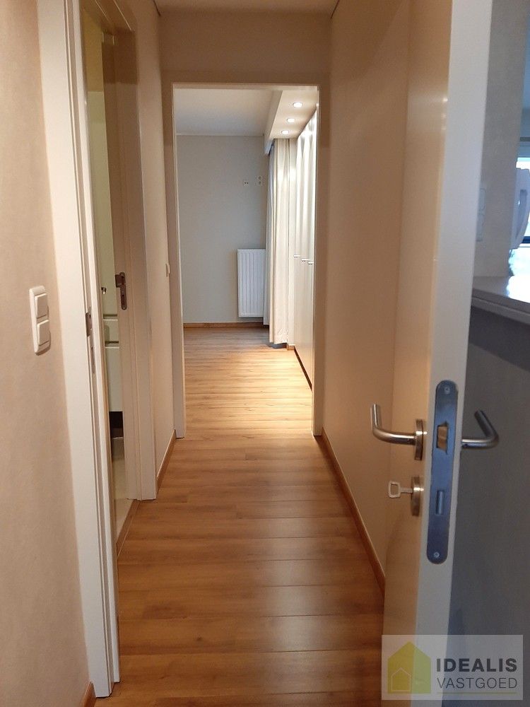 Ruim instapklaar appartement met 2 slaapkamers in hartje Neerpelt foto 9