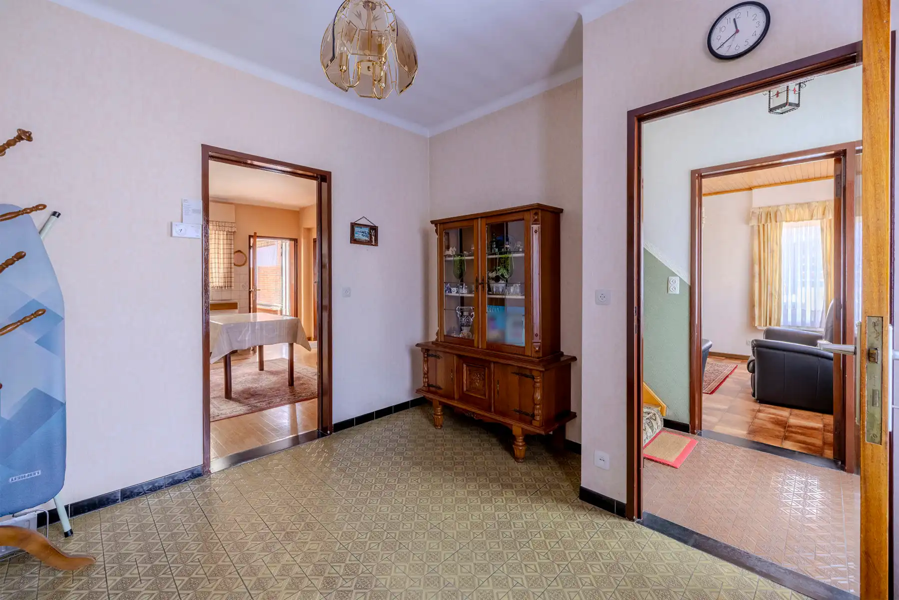 Te renoveren woning met veel potentieel op rustige locatie foto 13