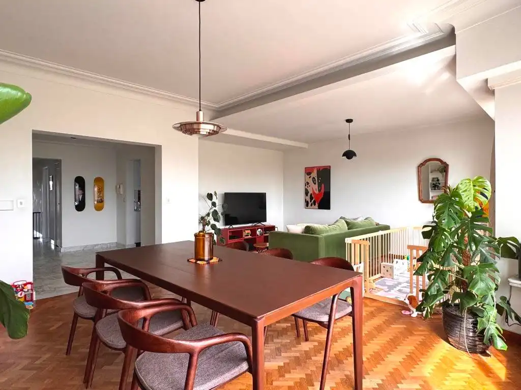 Lumineus art deco appartement met 3 slaapkamers langsheen het Zuidpark. foto {{pictureIndex}}