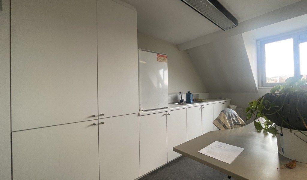 Handelspand te huur in het commercieel centrum van Schoten foto 17