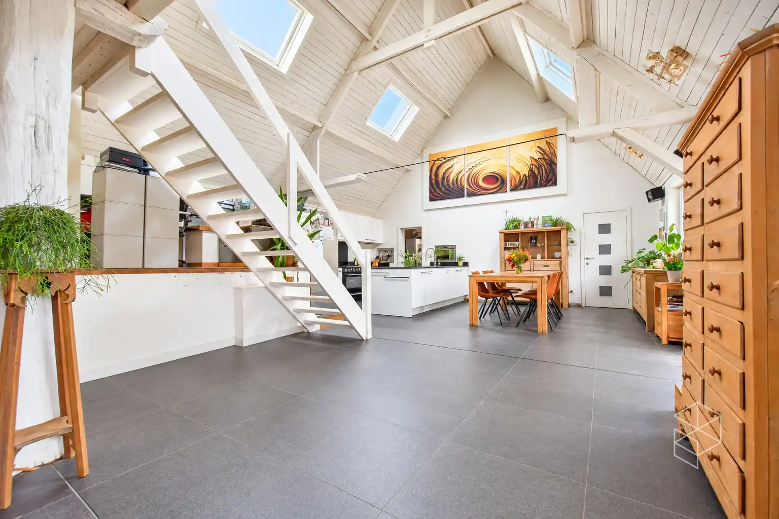 Karaktervolle woning in loftstijl met ruime loods op circa 1117 m² in Assebroek foto 15
