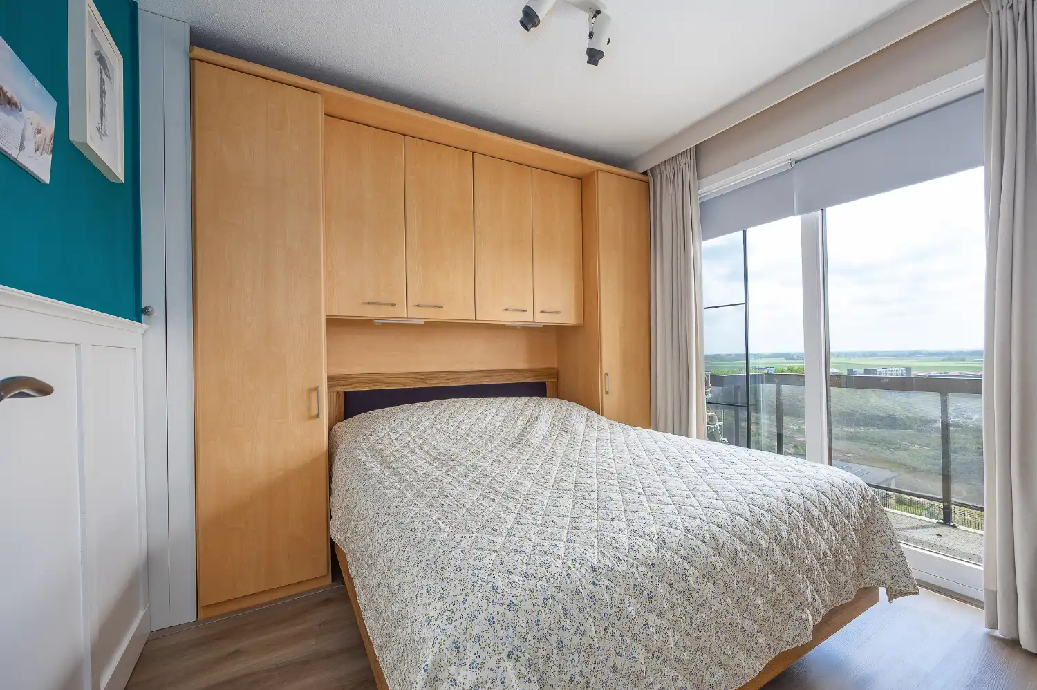 Prachtig gerenoveerd 1-slaapkamerappartement met zongericht terras en prachtig open uitzicht foto 16