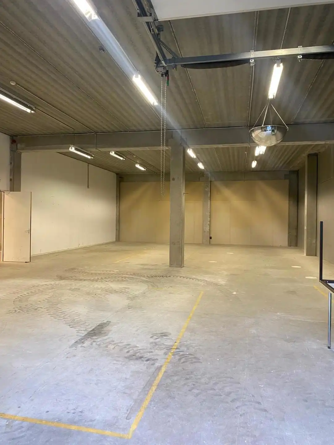 Kantoorruimte 310m² met aansluitend magazijn 216m²  in Burcht foto 34