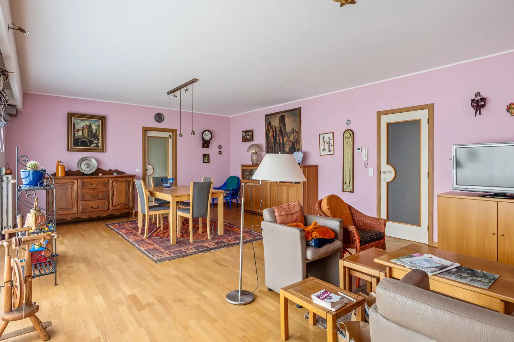 Rustig wonen met terras, 3 slaapkamers en private parking foto 4