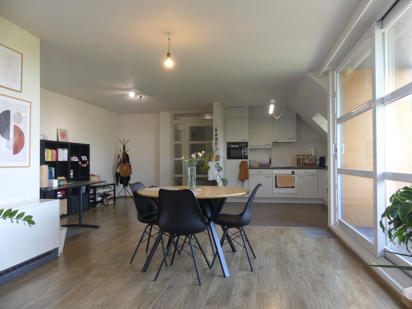 Ruim dakappartement met 2 slaapkamers en garage foto 6
