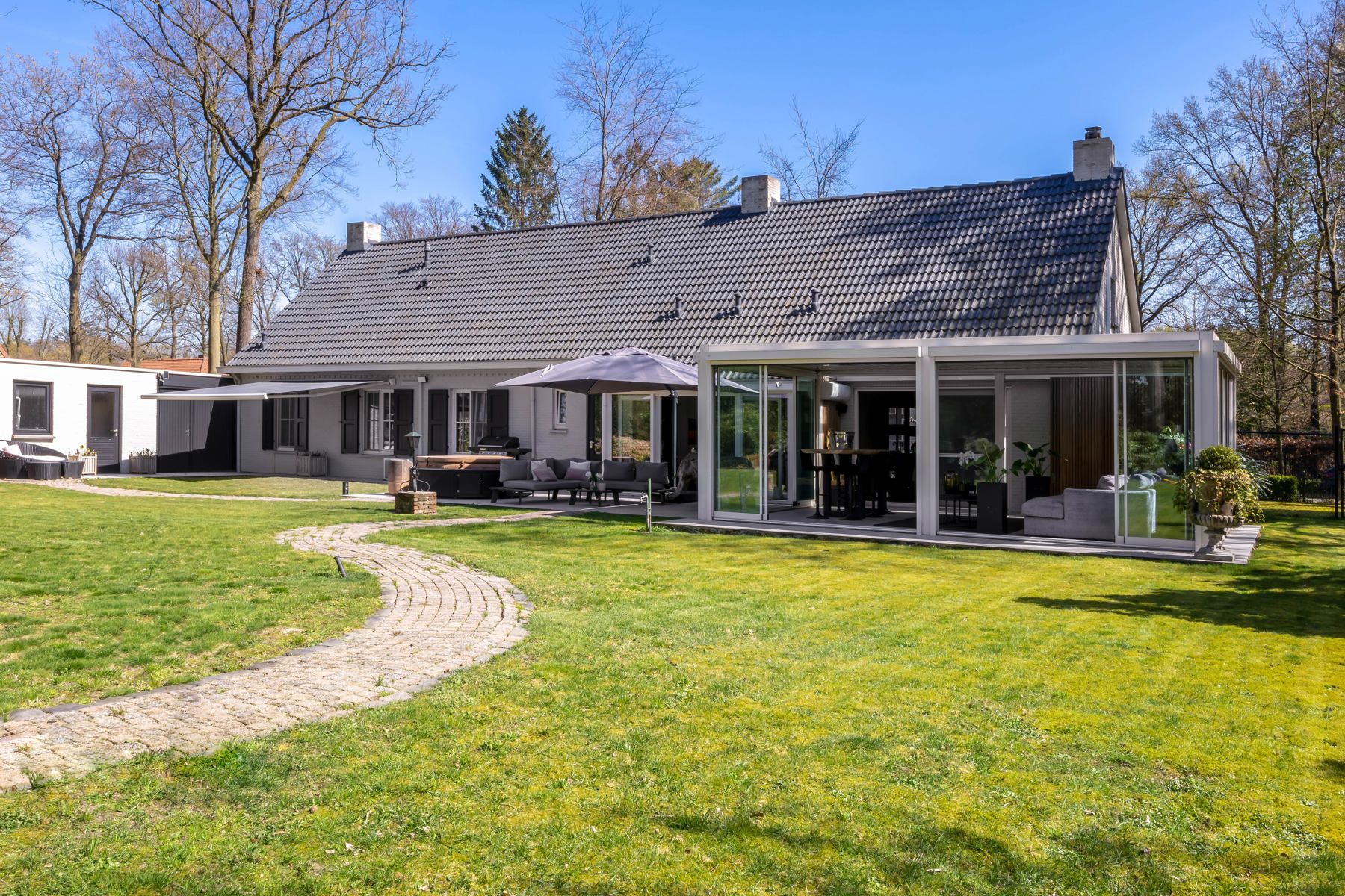 Tijdloze, verrassend ruime villa op grondstuk van 2000m2 foto 31