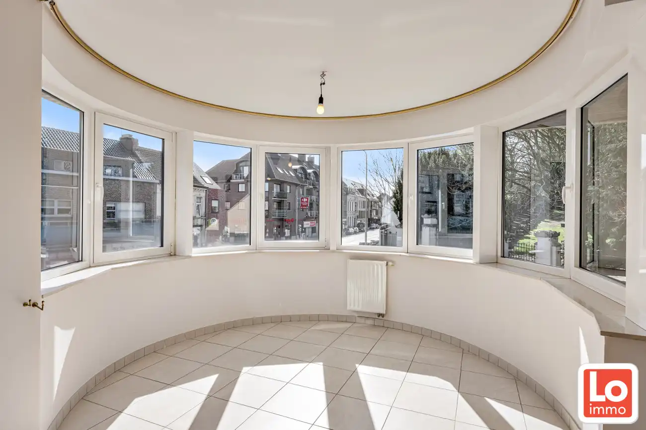 Ruim 2 slpk appartement met ZW-gericht terras op toplocatie! foto 2