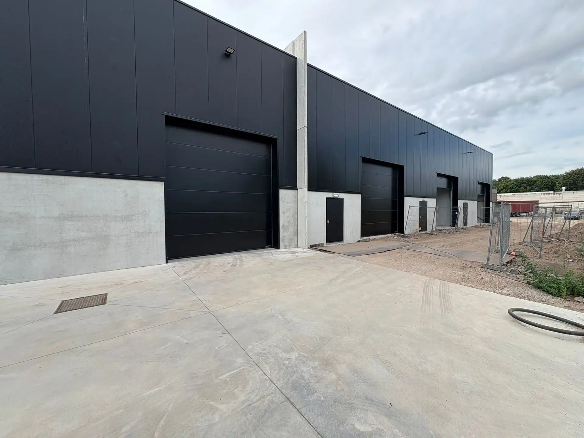 Nieuwbouw KMO-unit 280m² te huur Buggenhout foto 4