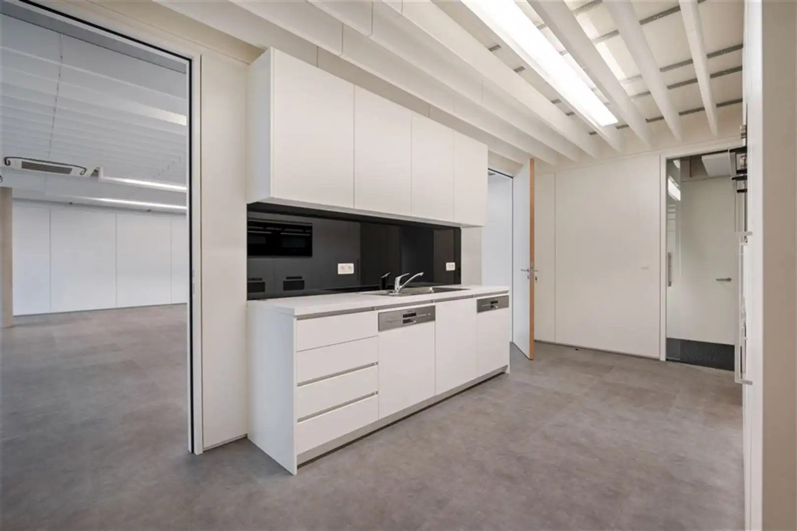 Kantoorgebouw foto 19