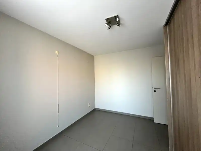 Vernieuwd 2-slaapkamer appartement, met staanplaats en kelderberging foto 12